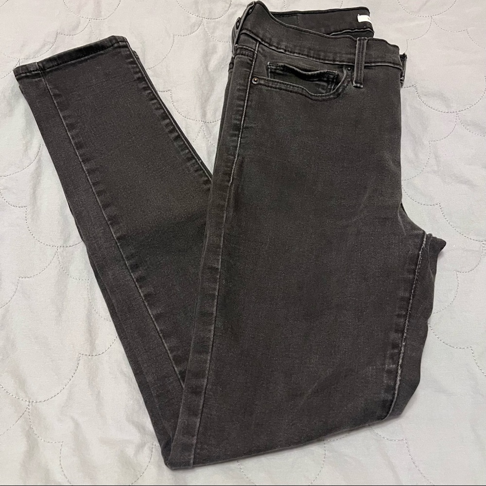 Levi’s stretch slimming skinny jeans size 28